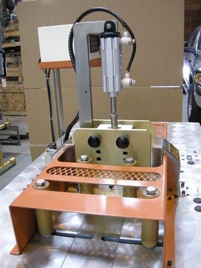 Used Mould-Tek Additive Feeder