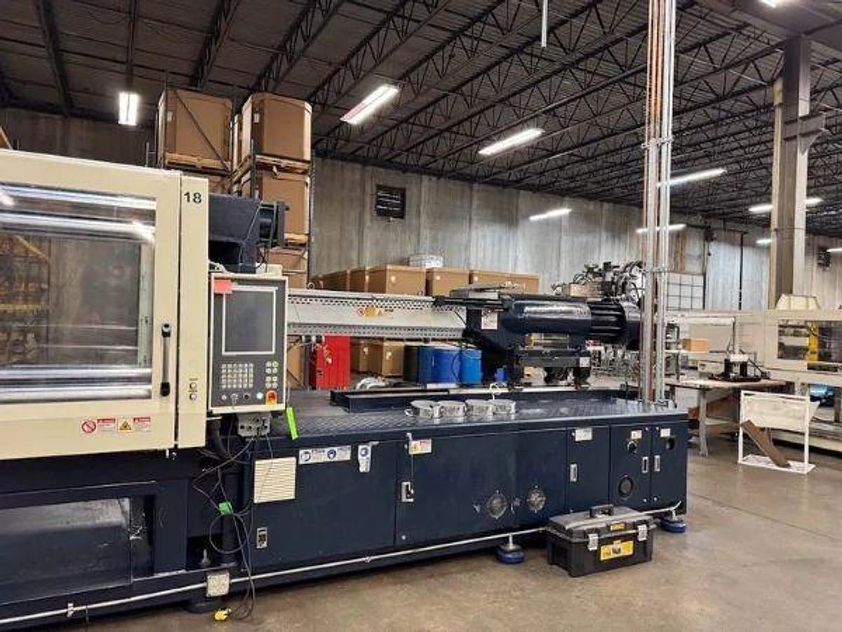 Used 496 Ton Woojin Injection Mold Machine