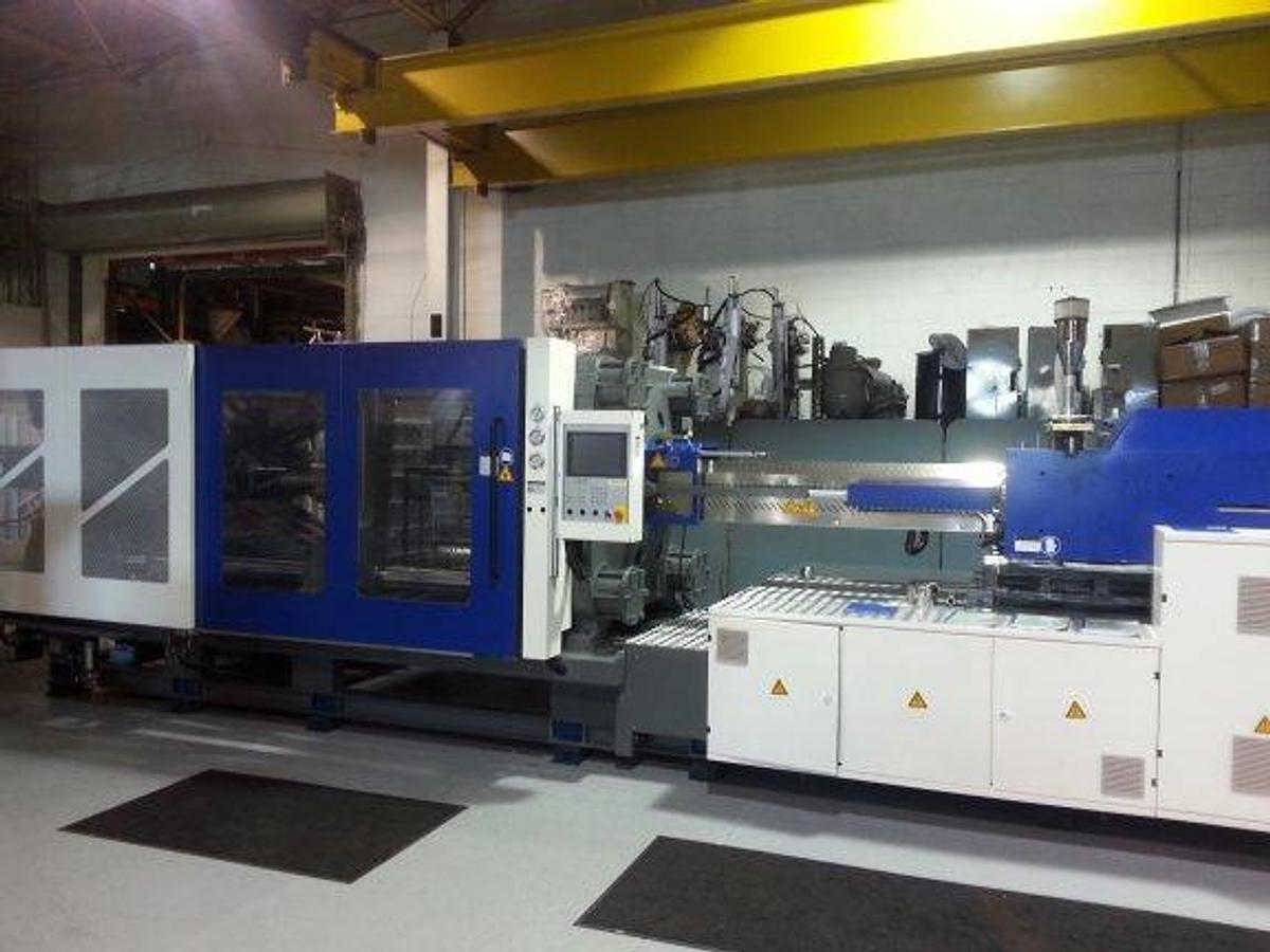 Used 715 Ton Borche Injection Mold Mach. NEW