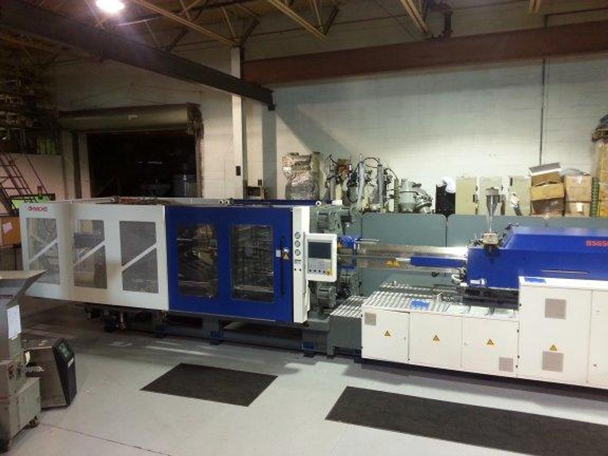Used 715 Ton Borche Injection Mold Mach. NEW