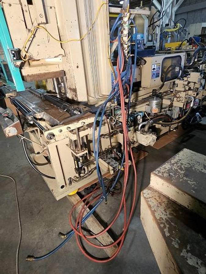 Used 125 Ton Newbury Shuttle Molding Machine
