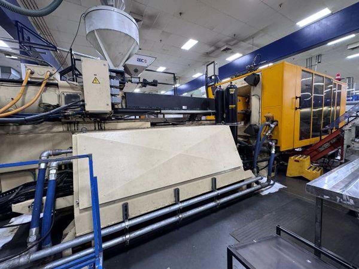 Used 500 Ton Husky Injection Mold Machine