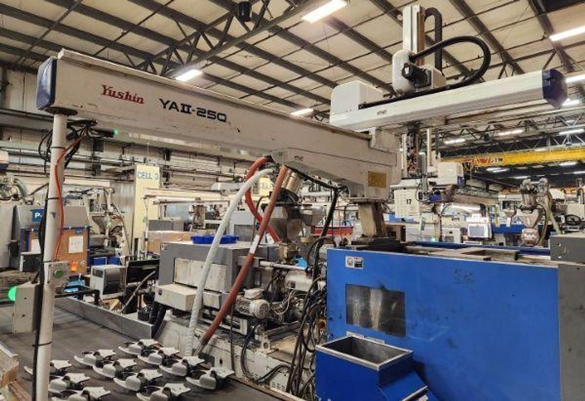 Used Ysuhin YAII-250SLL-11 Full Servo Robot