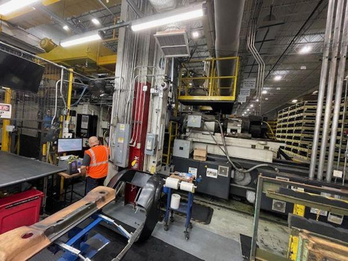 Used 3000 Ton Cincinnati Injection Mold Machine