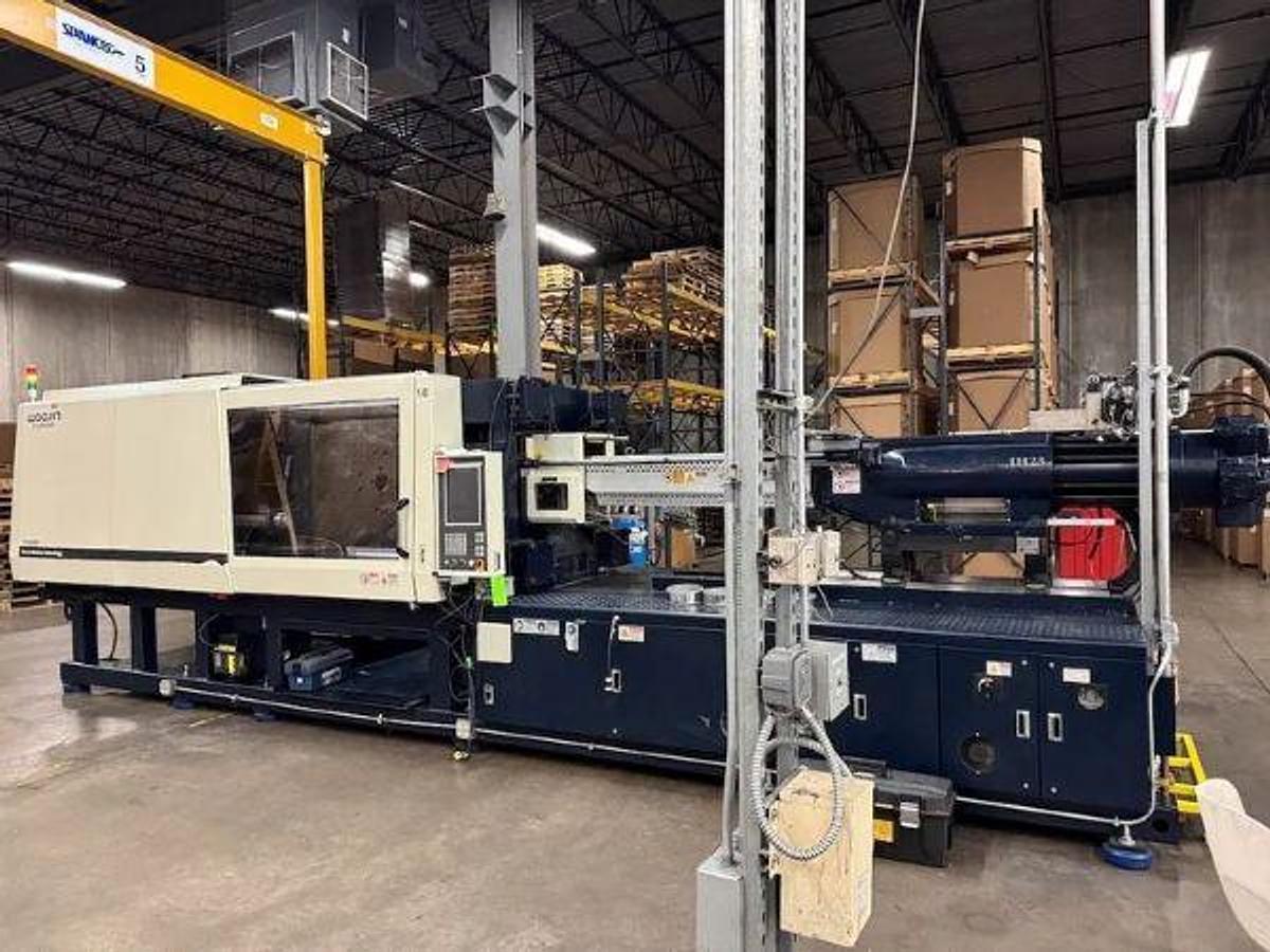 Used 496 Ton Woojin Injection Mold Machine