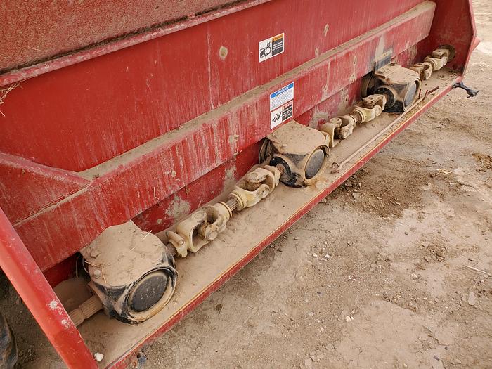 Used WIC 6 Row Beet Topper / Shredder