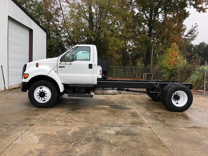 2004 FORD F750 Cab & Chassis Truck