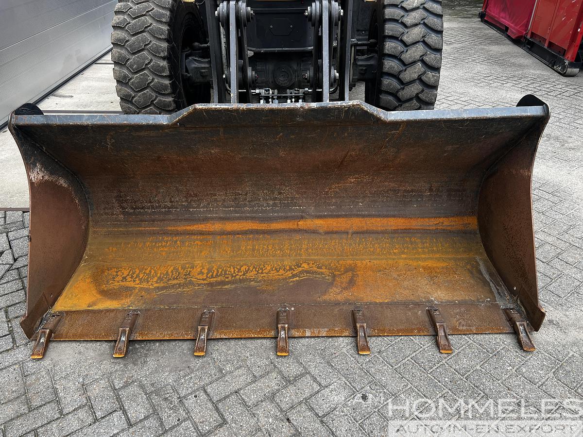 Used Mecalac BUCKET WITH TEETH 1,5m3