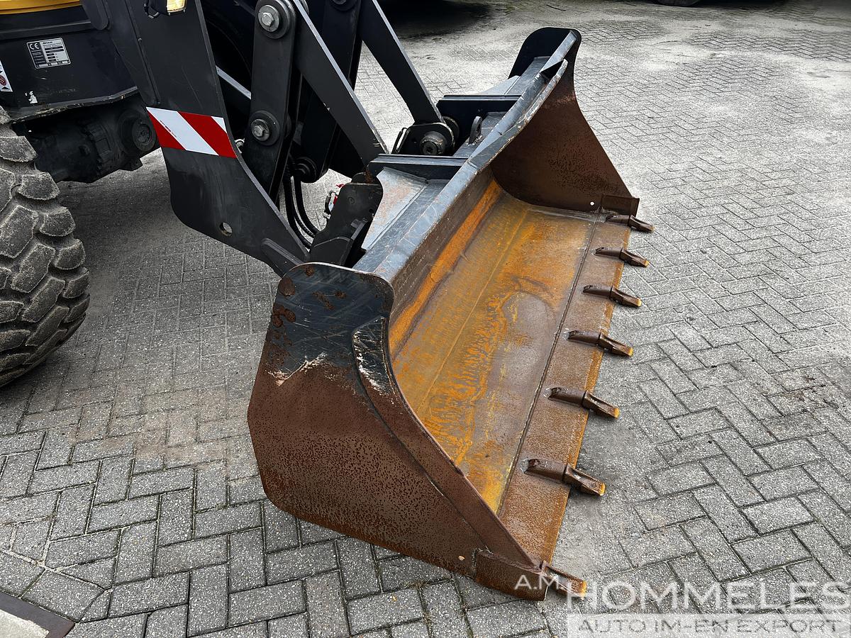 Used Mecalac BUCKET WITH TEETH 1,5m3