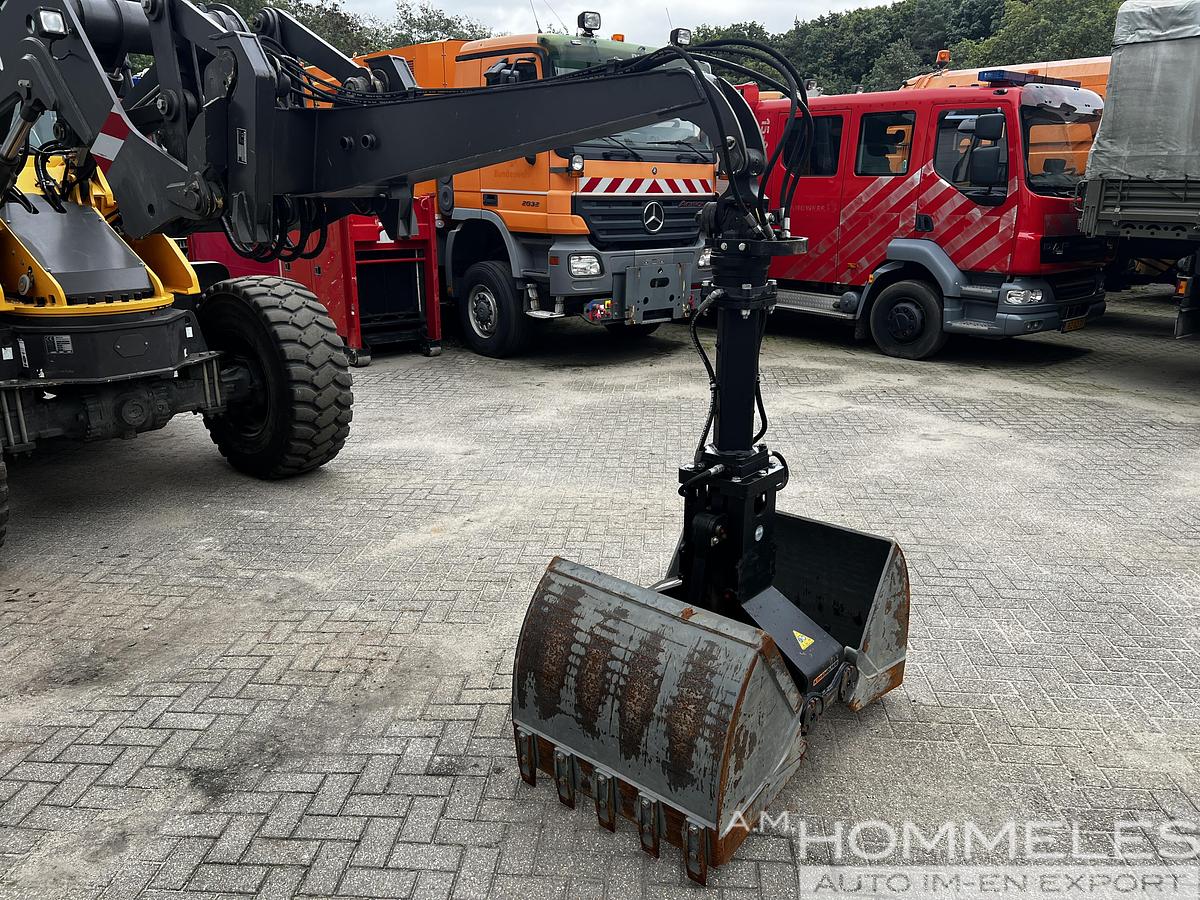 Used Kinshofer Clamshell Bucket 