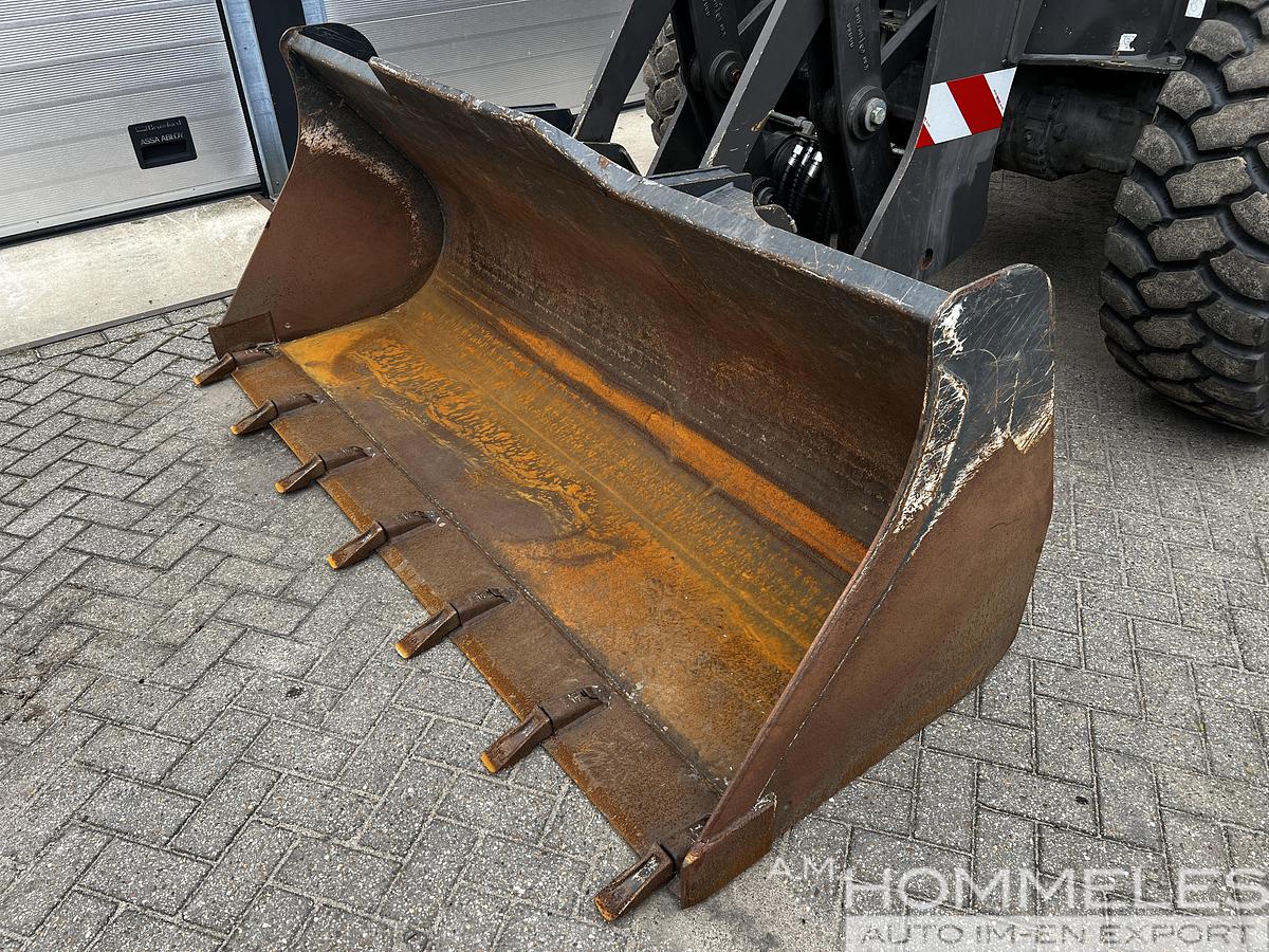 Used Mecalac BUCKET WITH TEETH 1,5m3