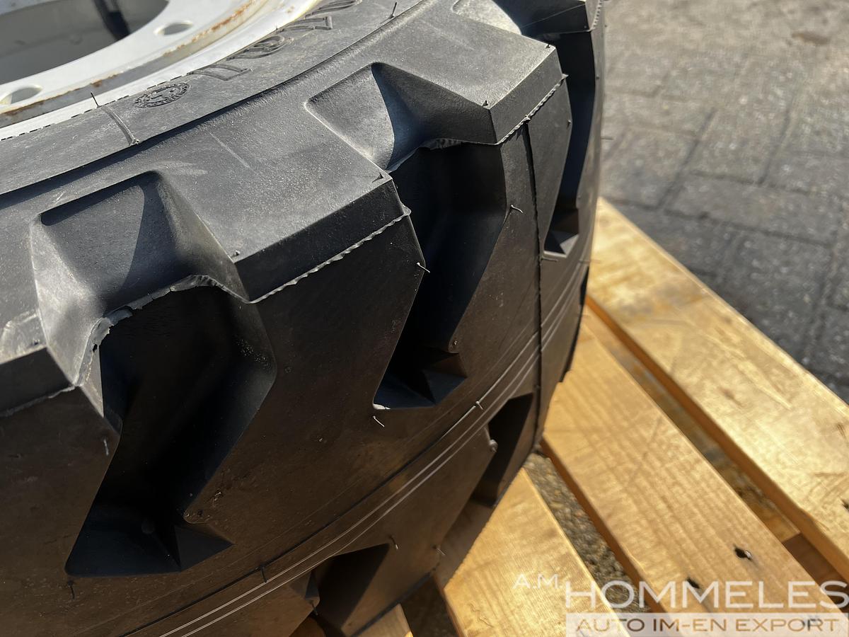 Used Wheel 315/70R15 (300-15) 22PR