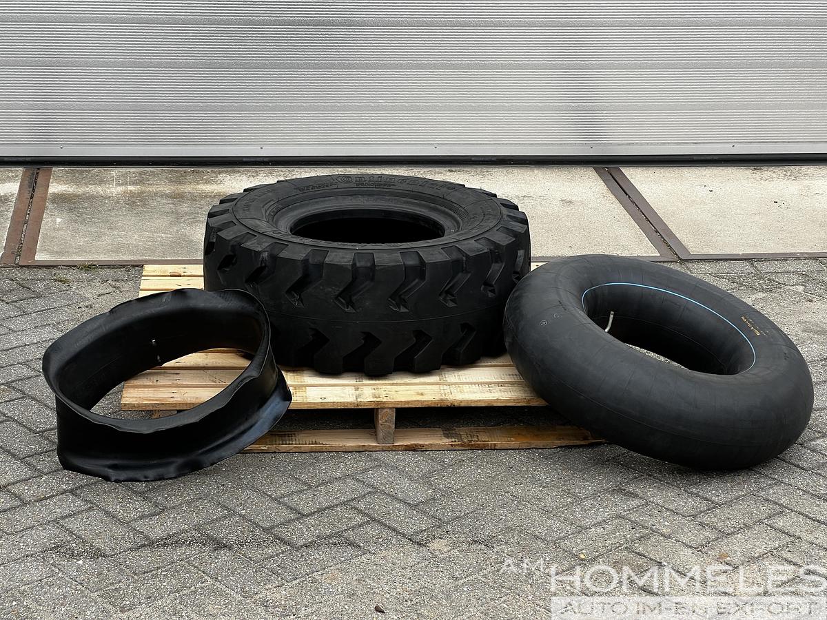 Continental 315/70R15 (300-15)  22PR