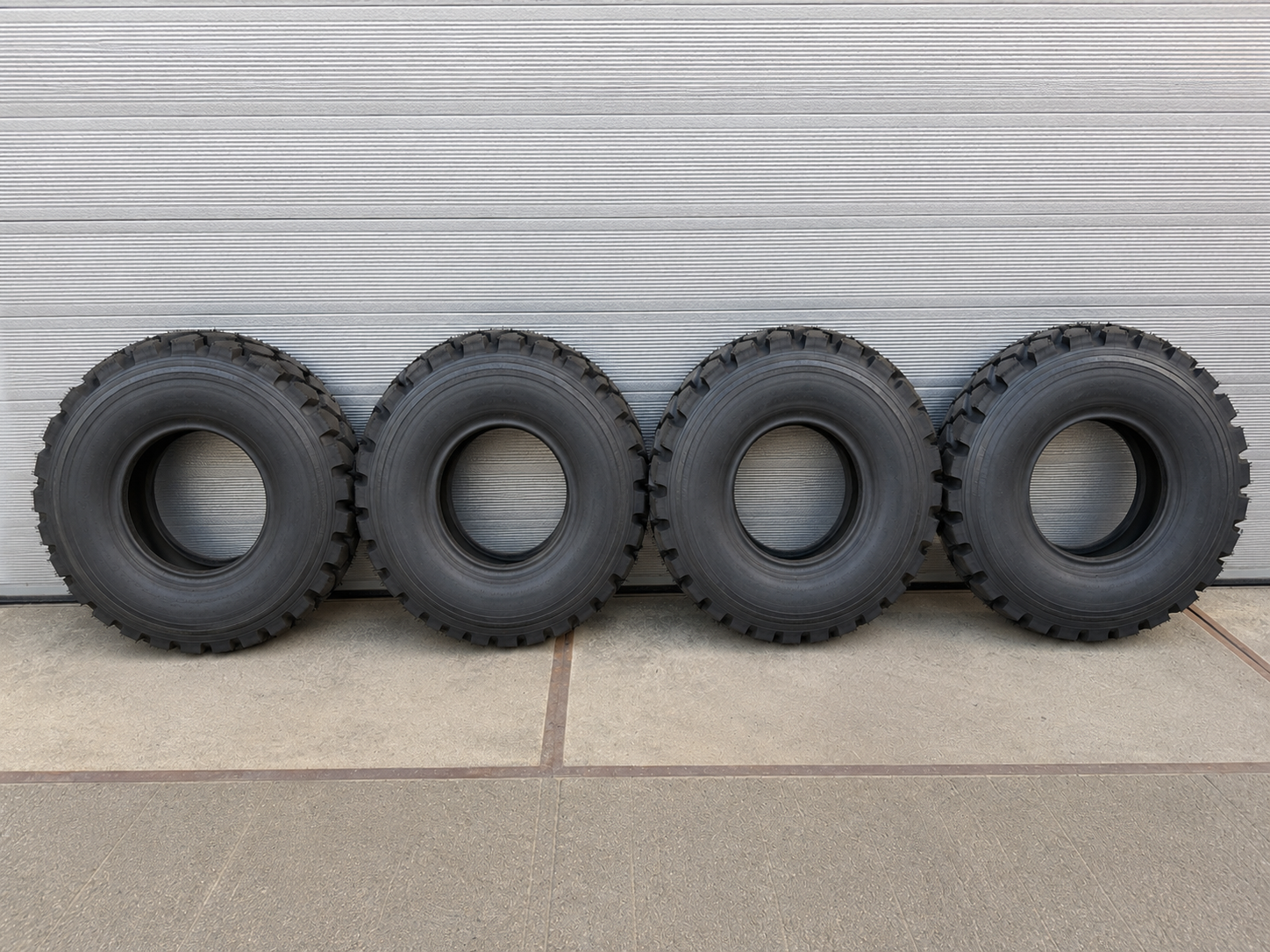 Used MICHELIN X - 13.00R20 RETREADED