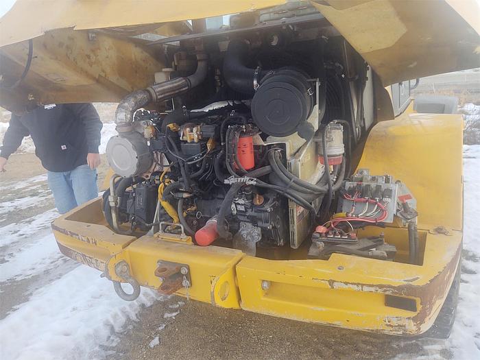 Used 2016 DEERE 324K