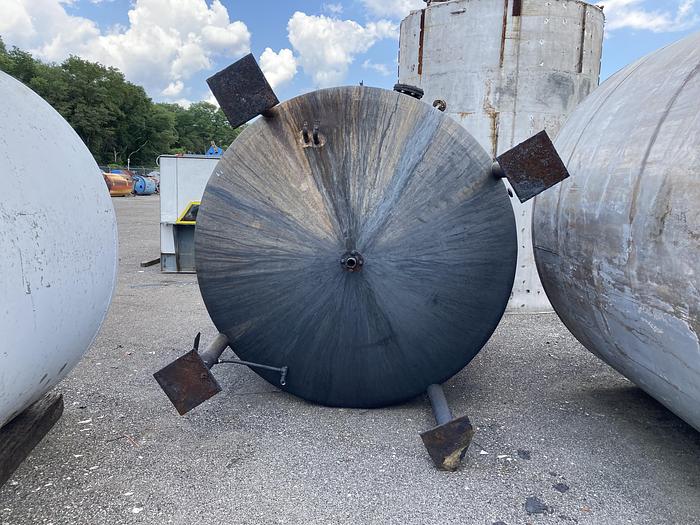 Used Used approximately 3000 gallon vertical stainless steel mix tank