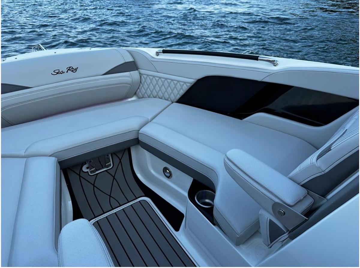 2025 Sea Ray SLX 260