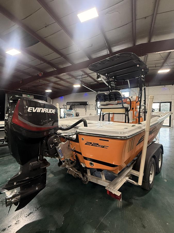 Used 2016 Epic 22 CC (Center Console) with 200hp