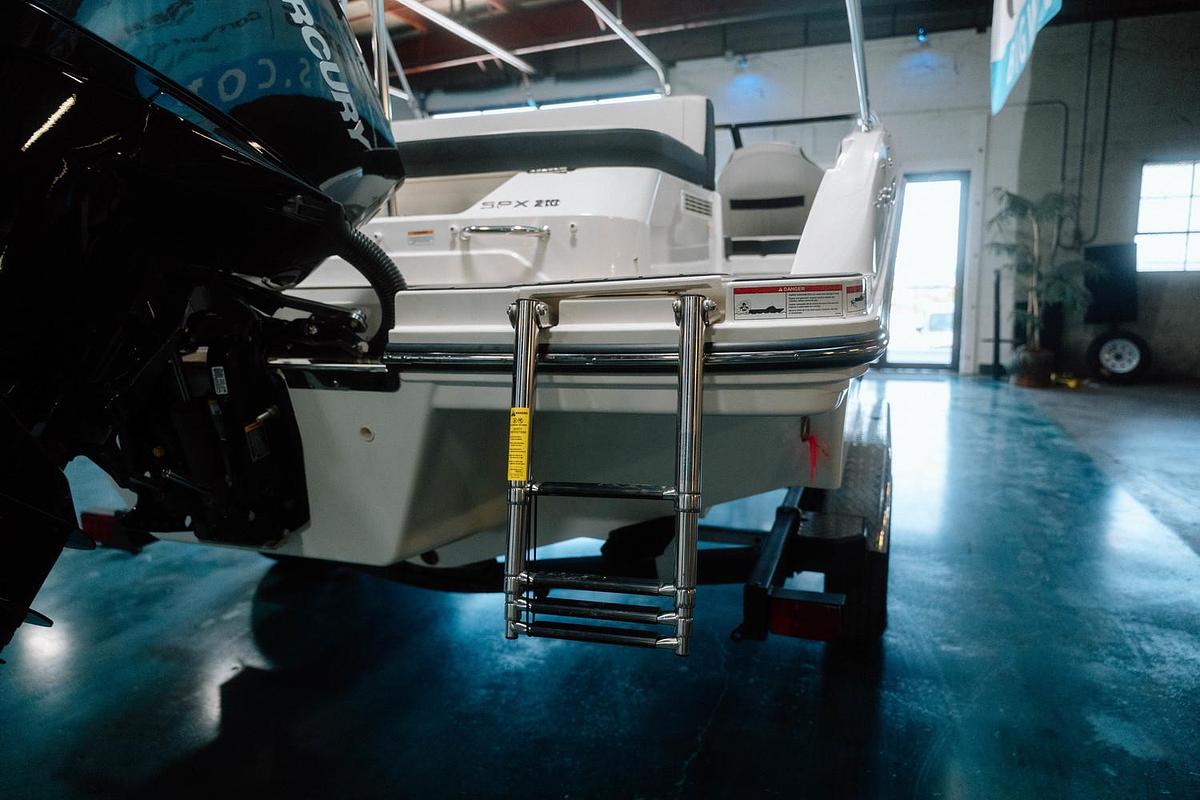 2025 Sea Ray SPX 210 OB