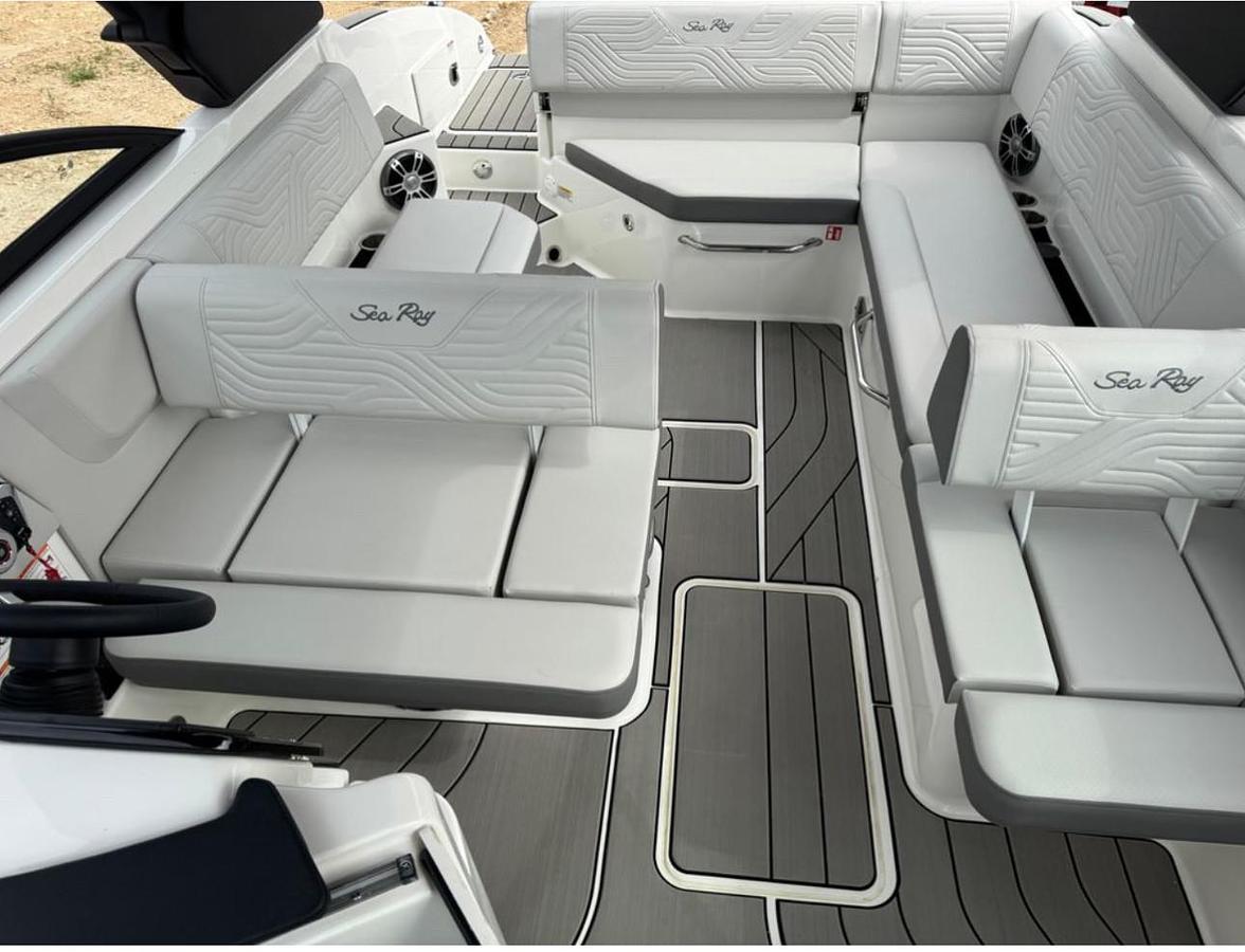 2025 Sea Ray SDX 270 Surf