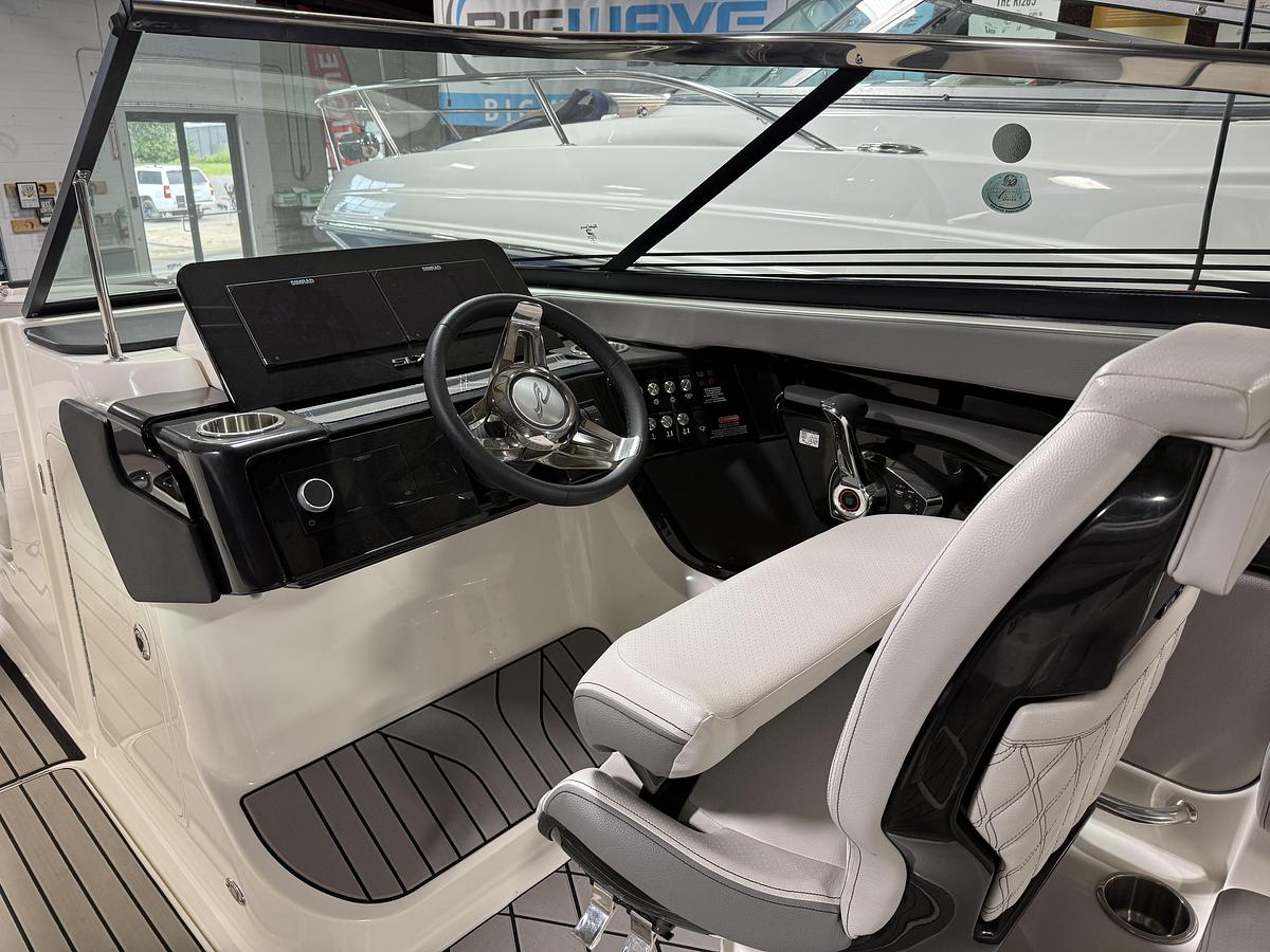 2025 Sea Ray SLX 260 Surf