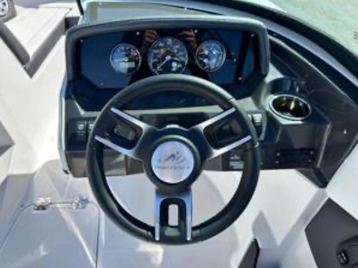 2025 Monterey M Series M-20