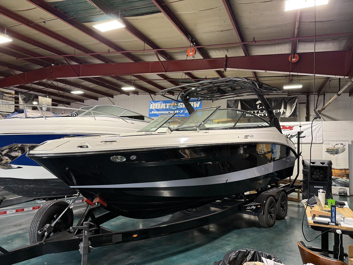 2025 Sea Ray SLX 260 Surf