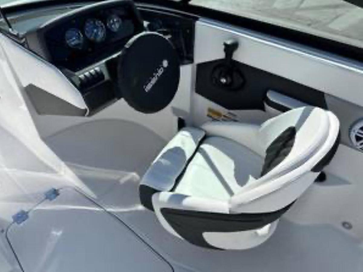 2025 Monterey M Series M-20