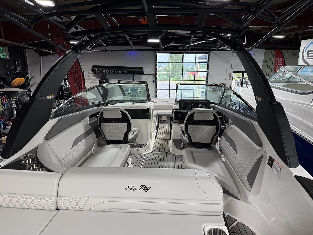 2025 Sea Ray SLX 260 Surf