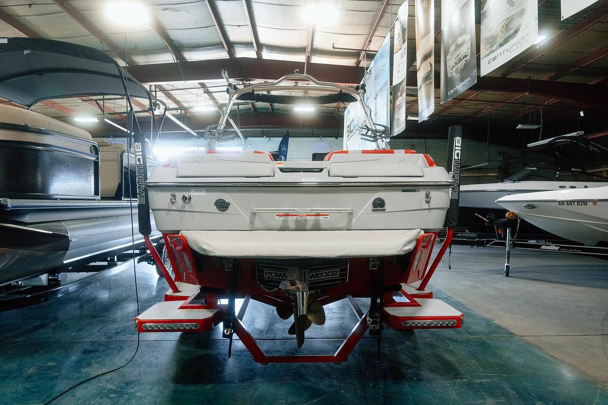 Used 2024 Malibu 22 LSV