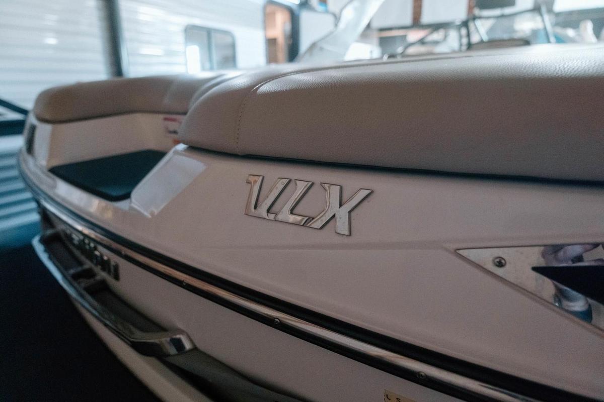 Used 2009 Malibu Wakesetter VLX