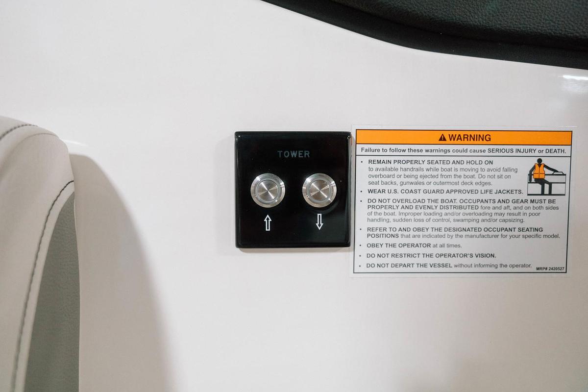 2025 Sea Ray SLX 260 Surf