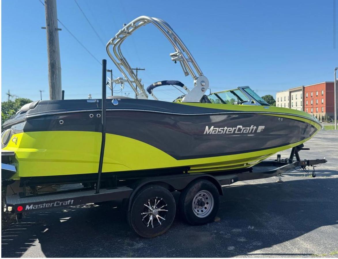 Used 2018 MasterCraft XT22