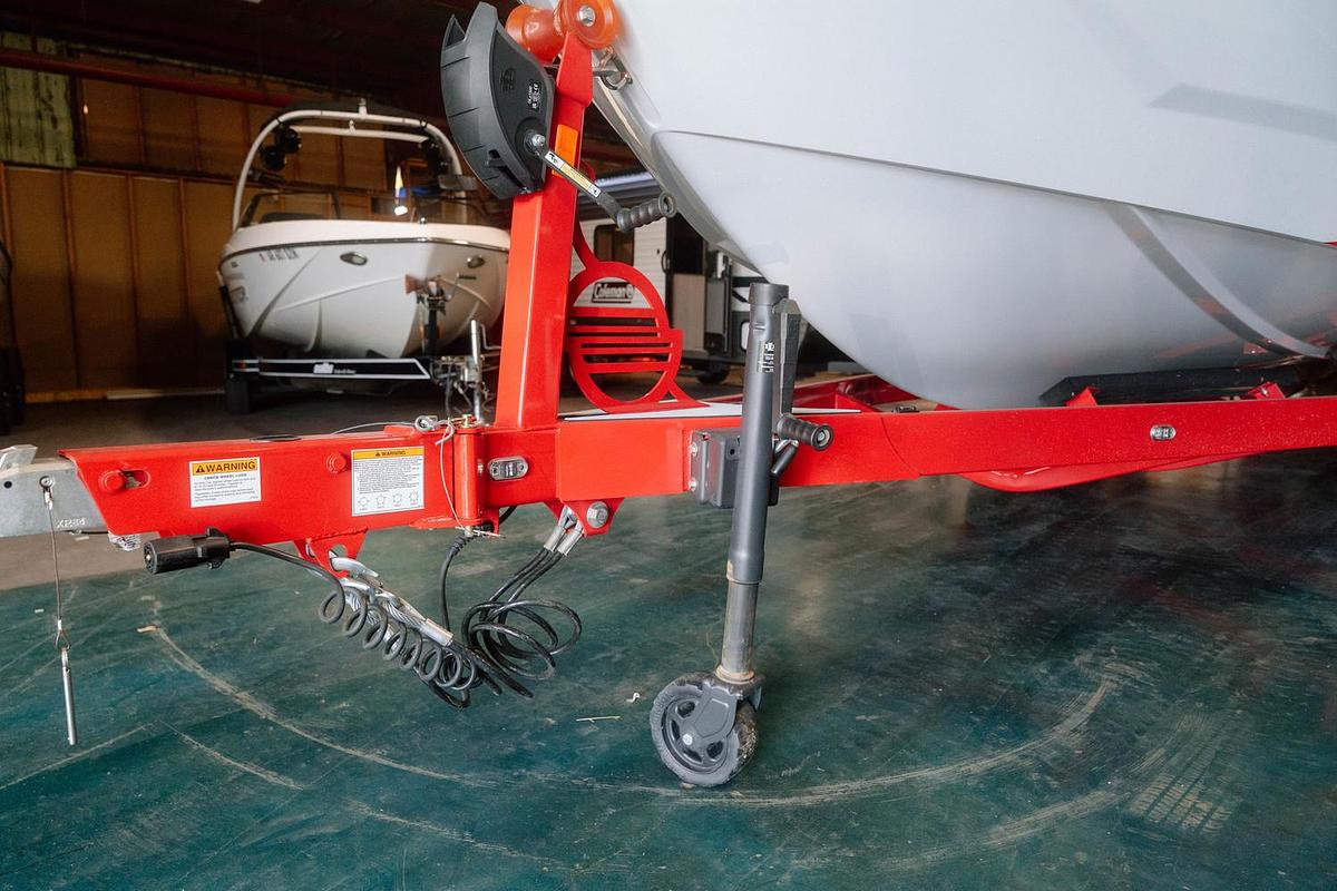 Used 2024 Malibu 22 LSV