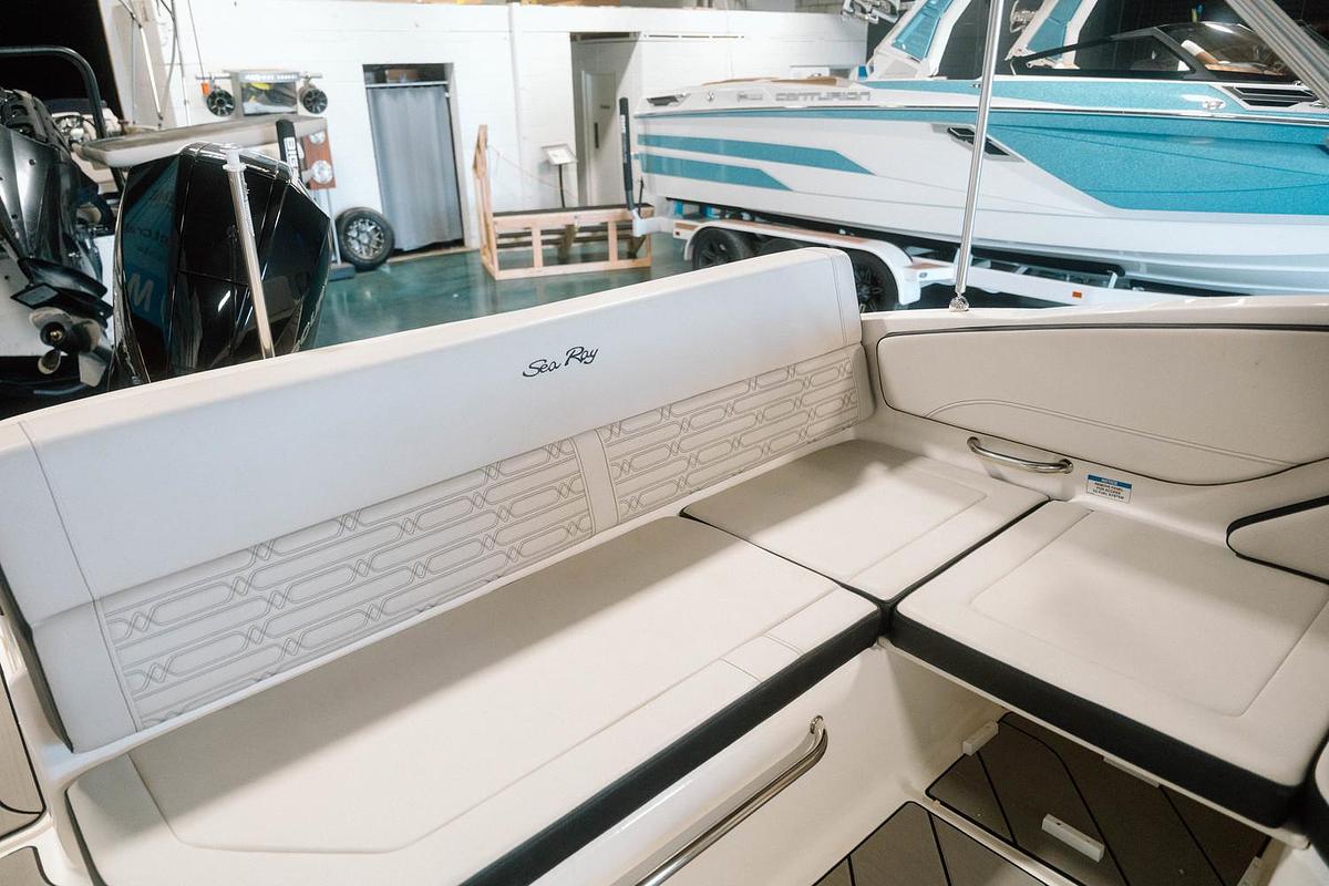 2025 Sea Ray SPX 210 OB