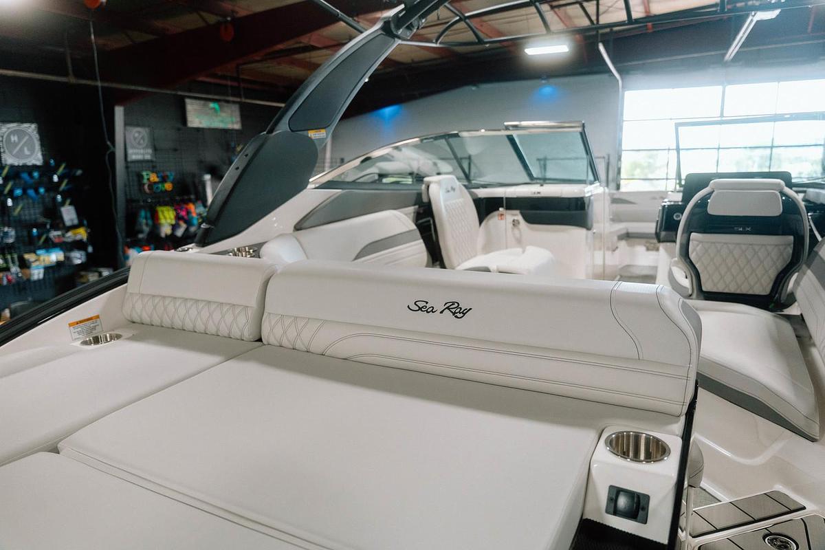 2025 Sea Ray SLX 260 Surf