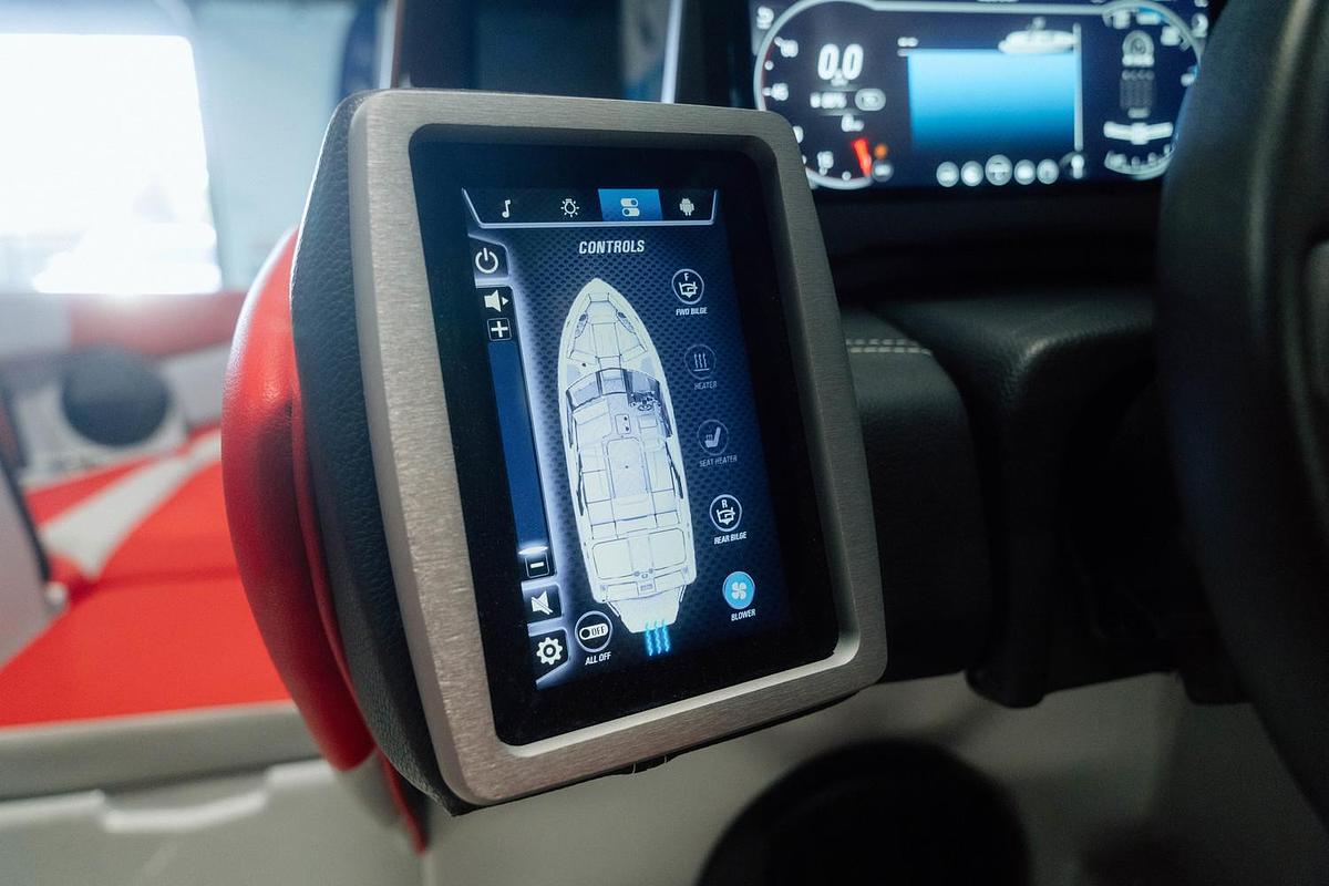 Used 2024 Malibu 22 LSV