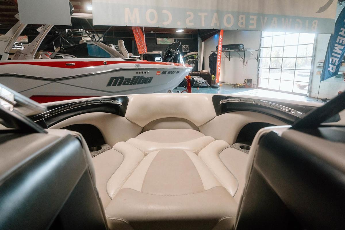 Used 2009 Malibu Wakesetter VLX