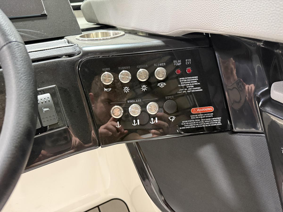 2025 Sea Ray SLX 260 Surf