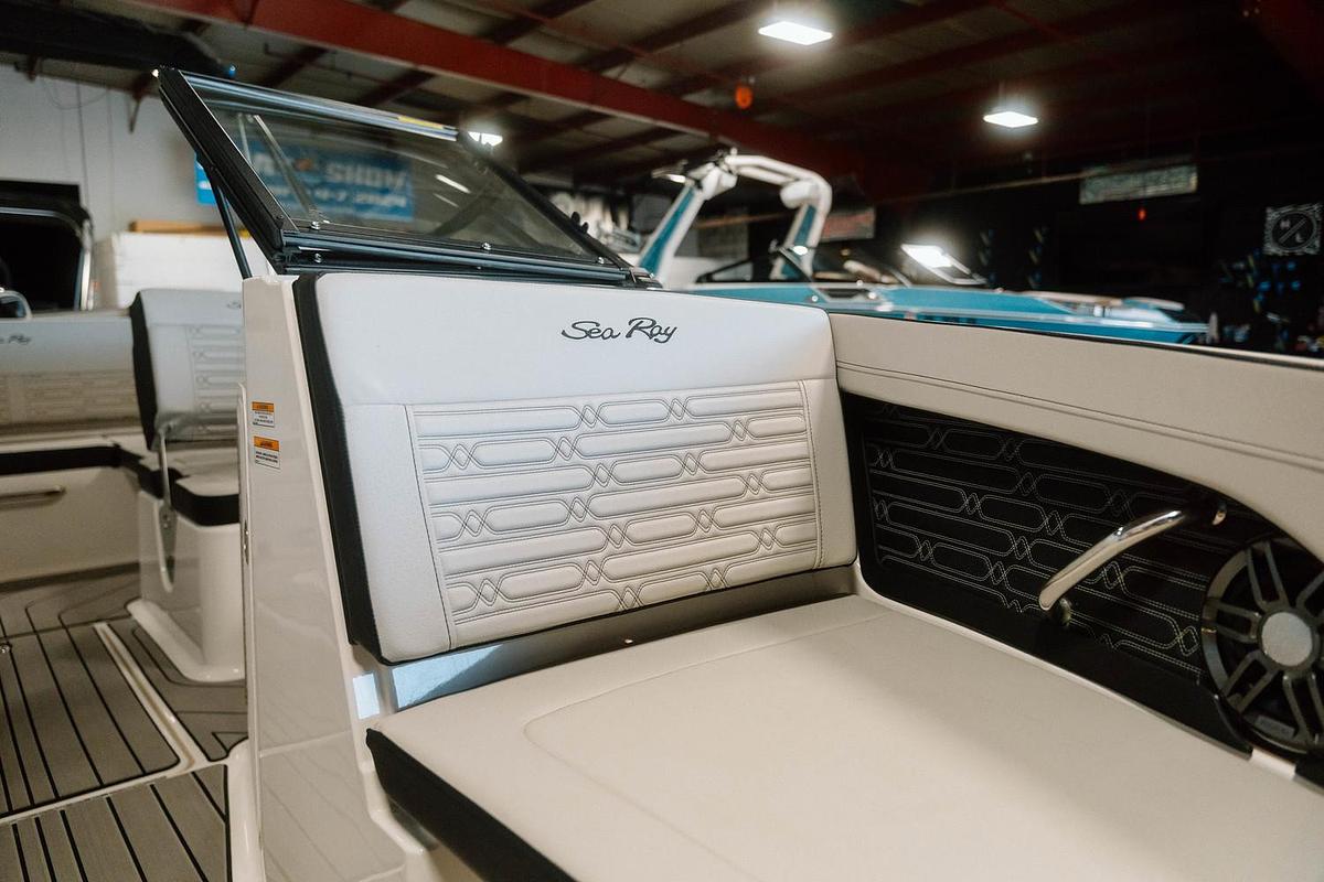 2025 Sea Ray SPX 210 OB