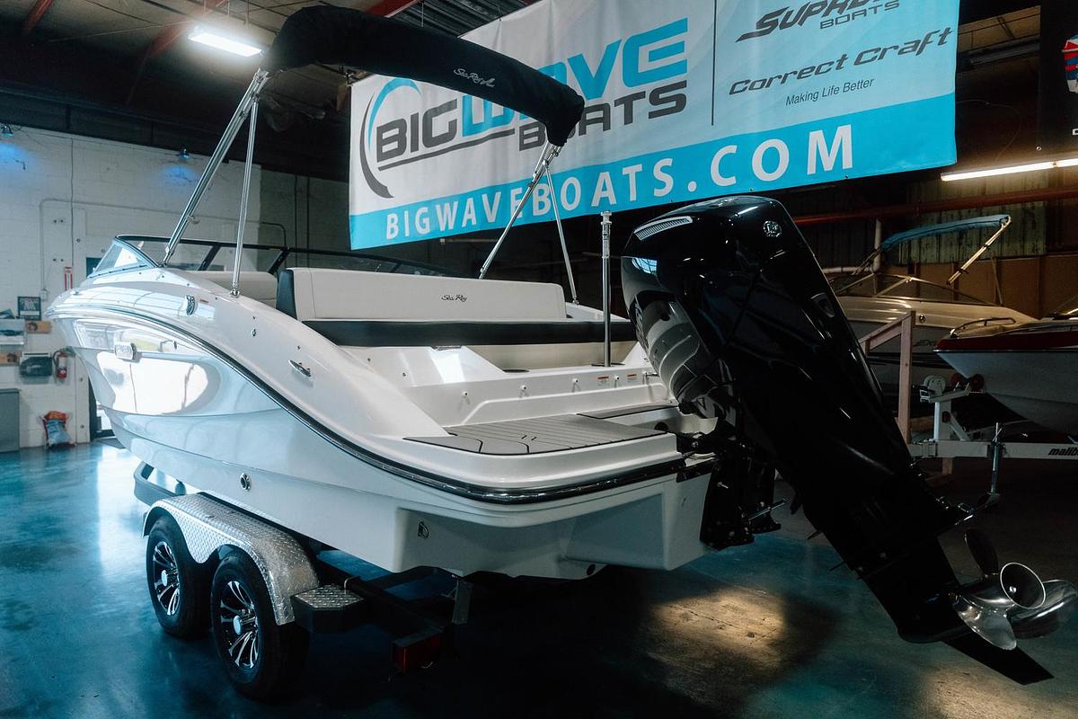 2025 Sea Ray SPX 210 OB