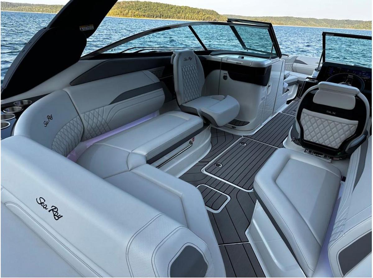 2025 Sea Ray SLX 260