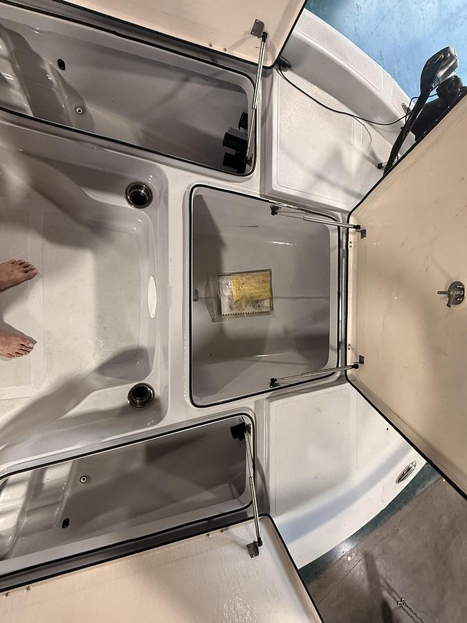 Used 2016 Epic 22 CC (Center Console) with 200hp