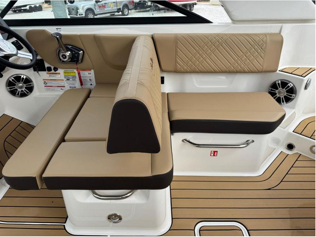 2025 Sea Ray SDX 250 Surf