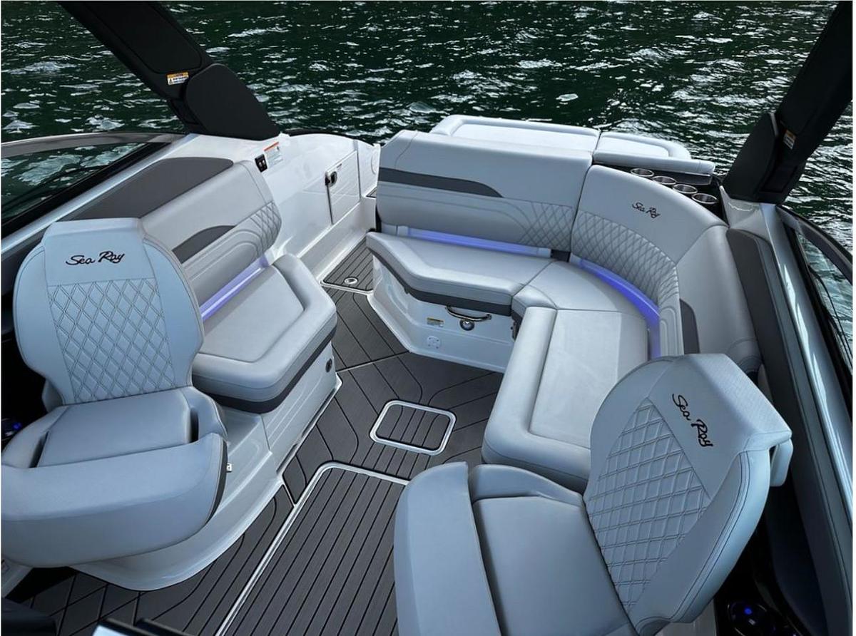 2025 Sea Ray SLX 260