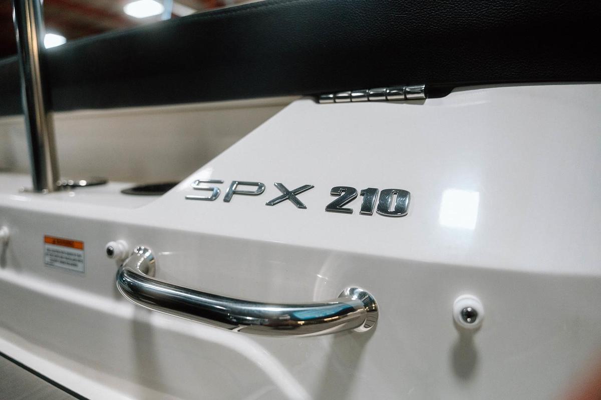 2025 Sea Ray SPX 210 OB
