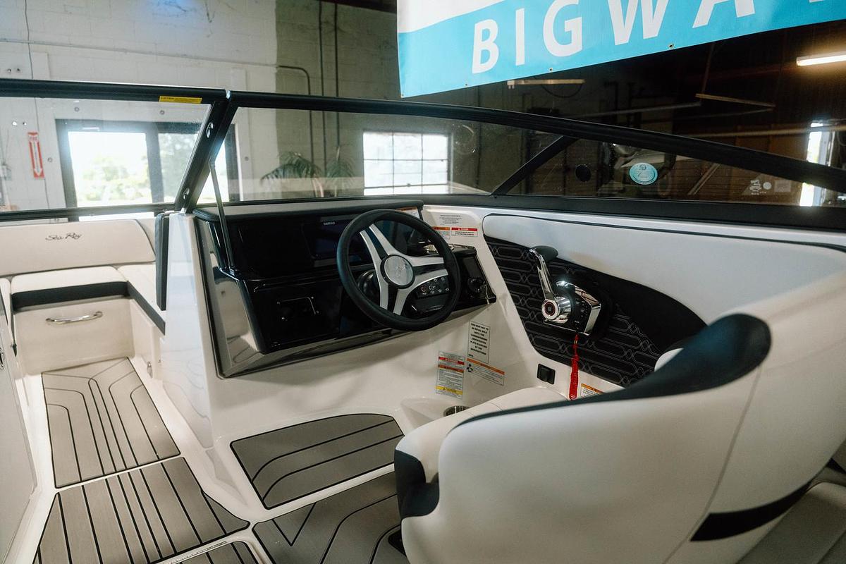 2025 Sea Ray SPX 210 OB