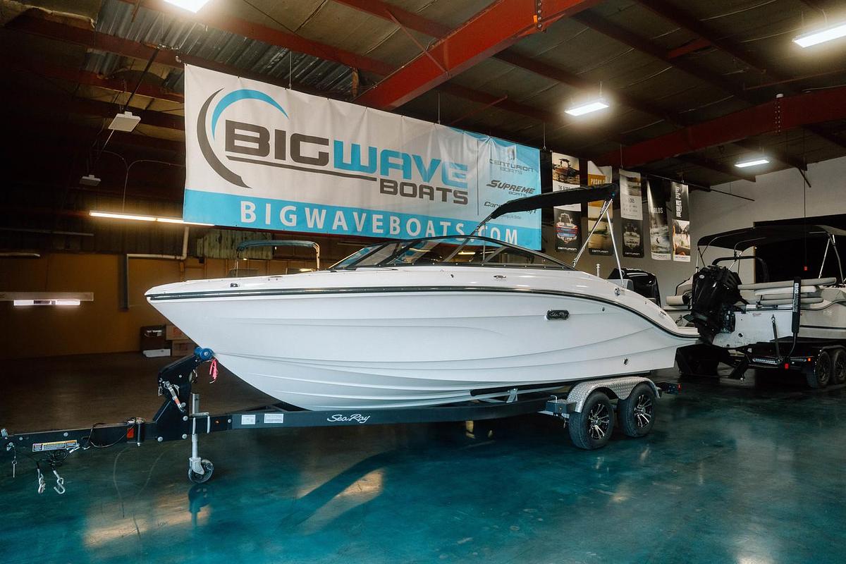 2025 Sea Ray SPX 210 OB