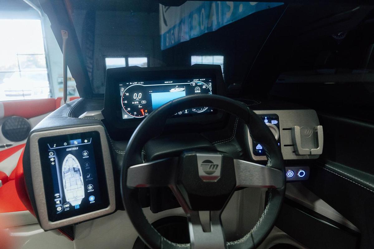 Used 2024 Malibu 22 LSV