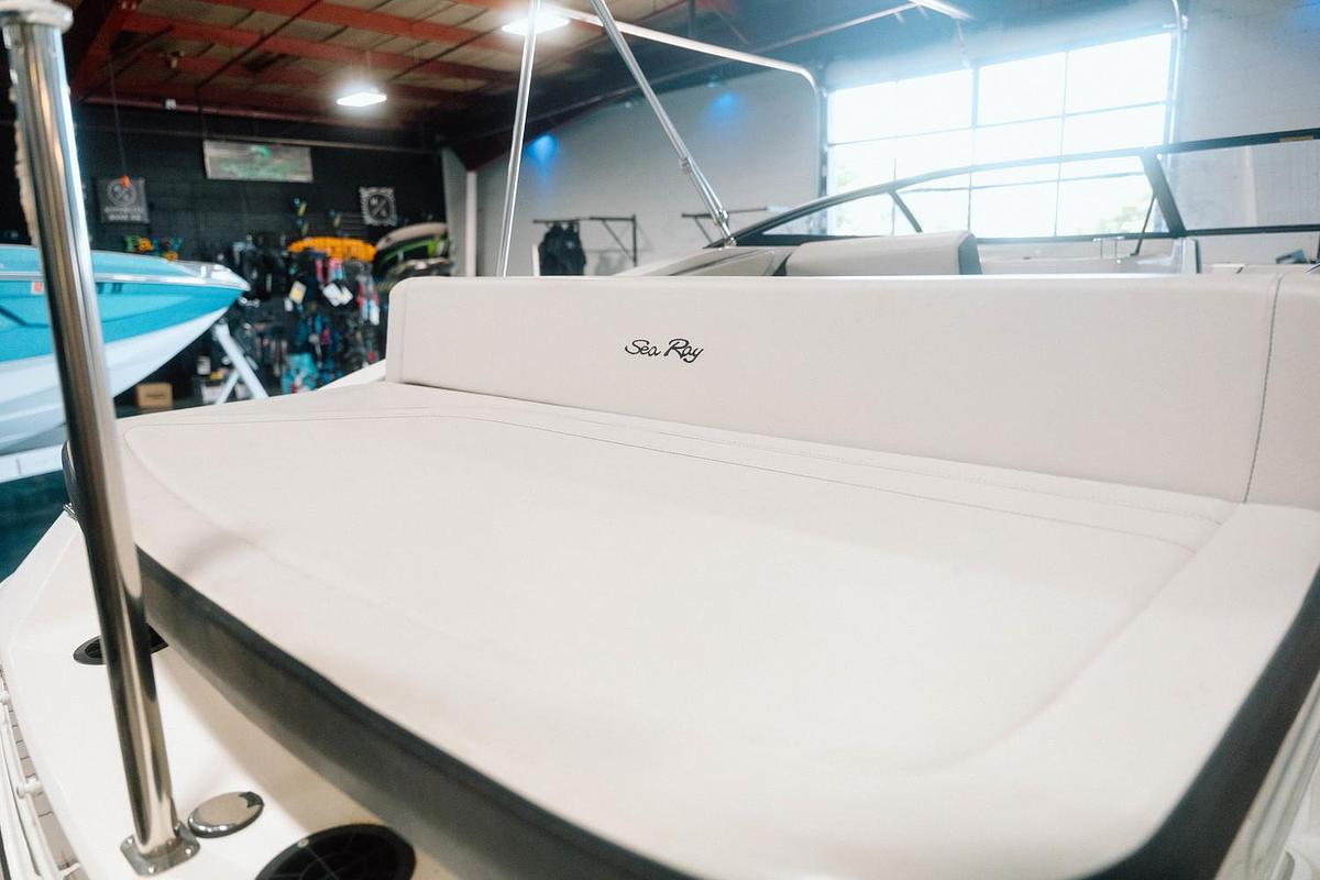 2025 Sea Ray SPX 210 OB